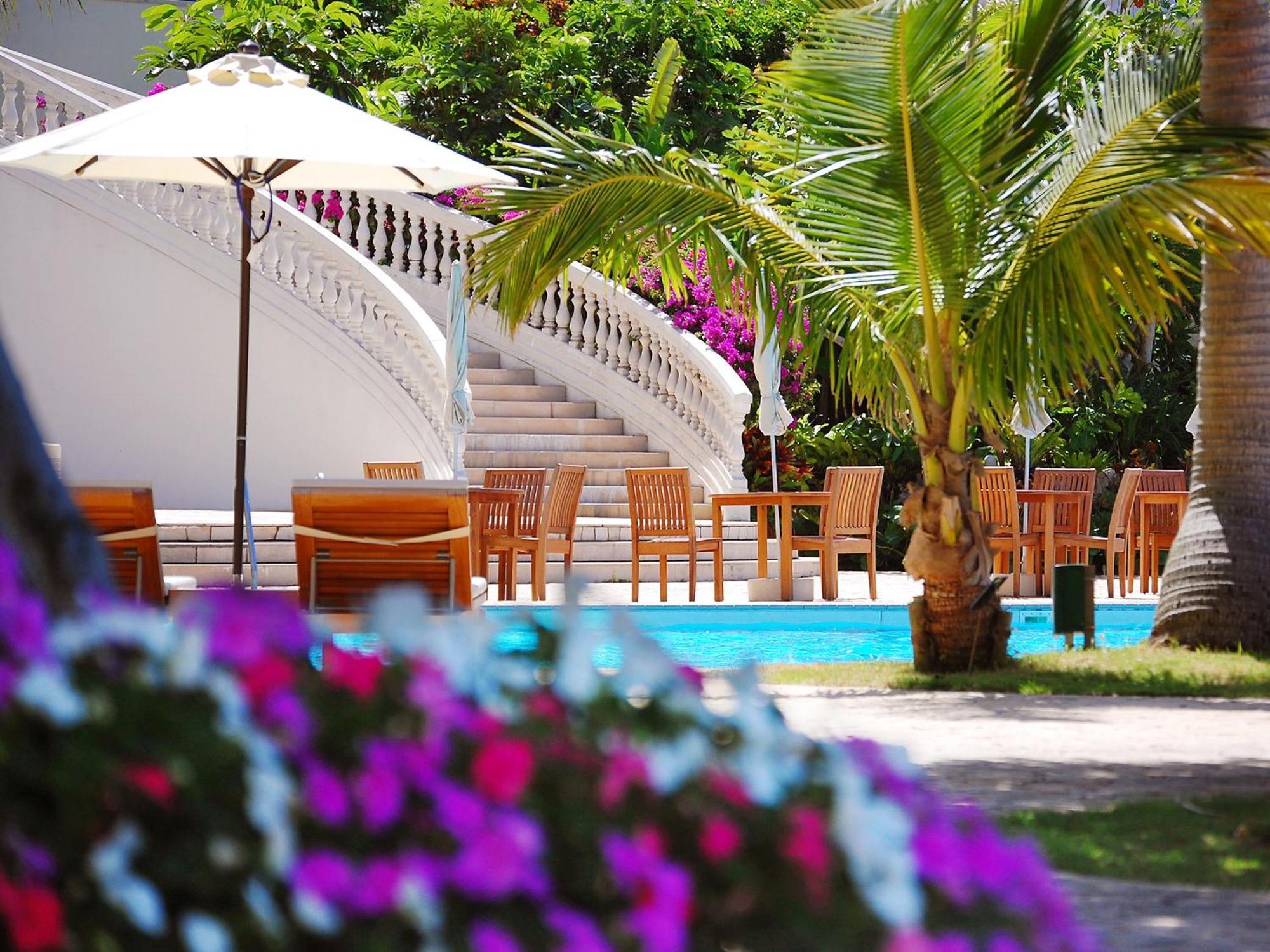 Hotel Nikko Alivila Yomitan Exterior photo The swimming pool at the hotel
