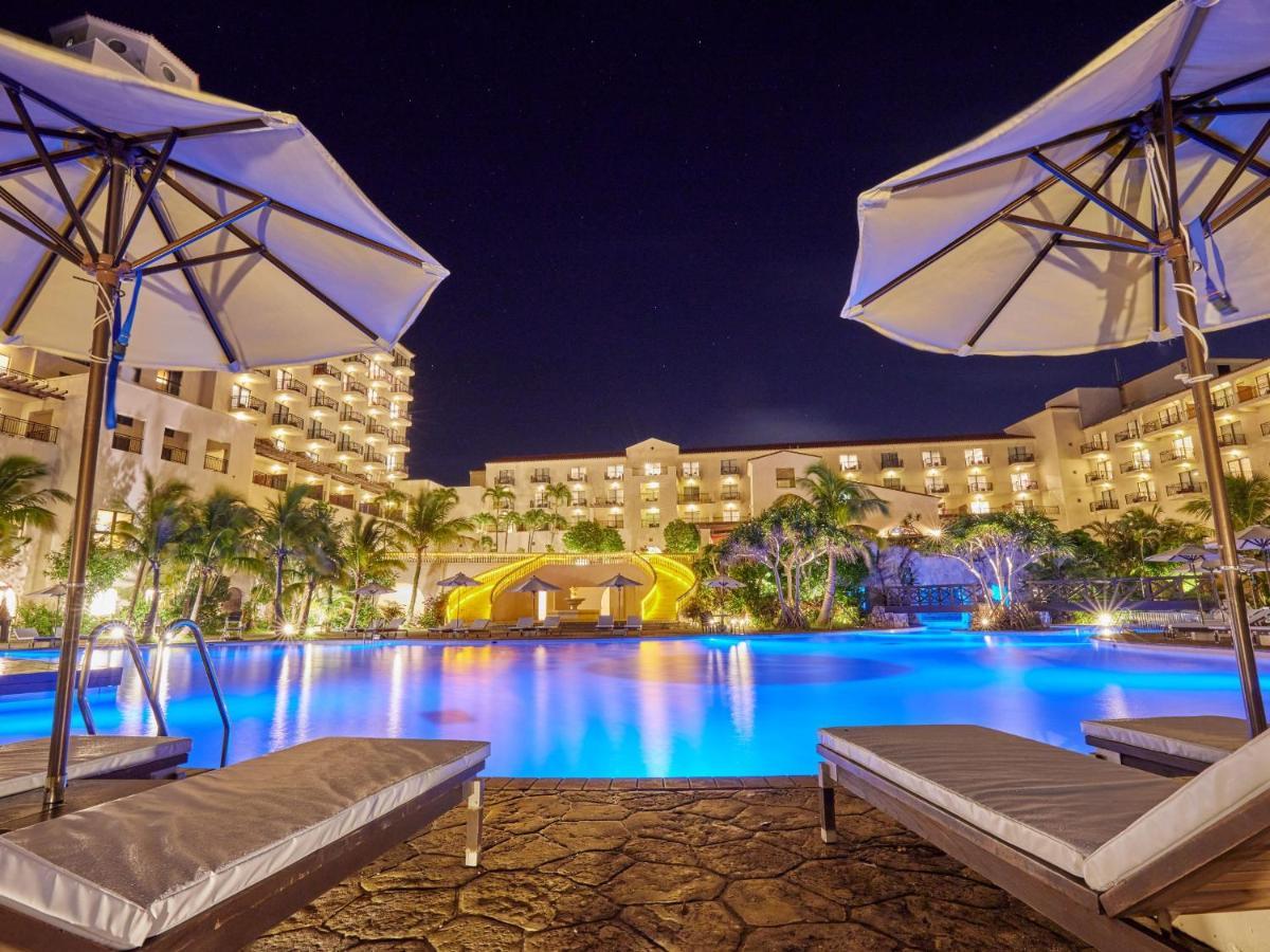 Hotel Nikko Alivila Yomitan Exterior photo The pool at the resort